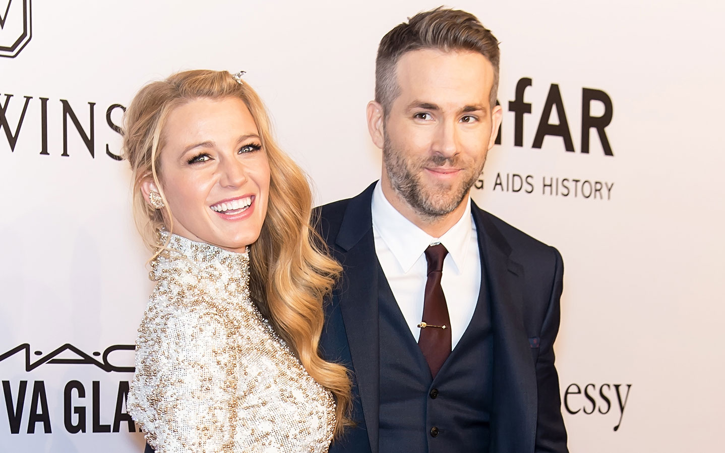 Ryan Reynolds Bakes Valentines Day Instagram Cake For Blake Lively 