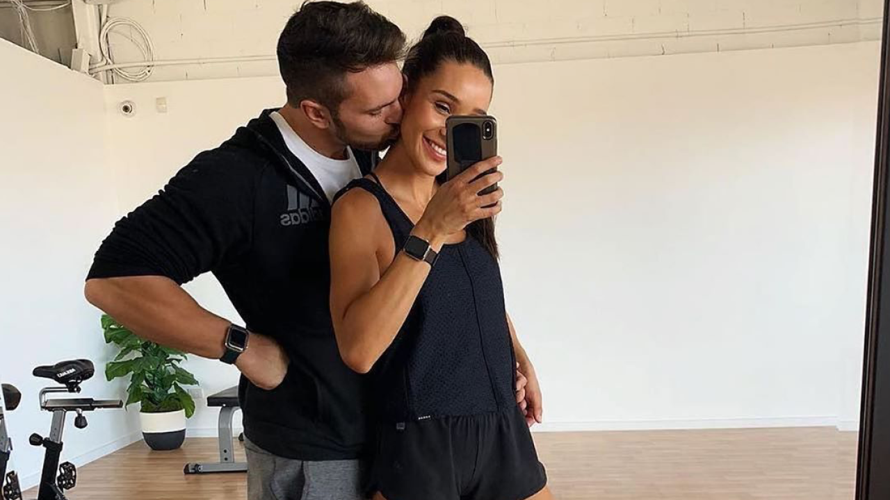 Kayla Itsines And Her Long Term Bf Tobi Pearce Have Split After 8 Years And Were Sweating Tears