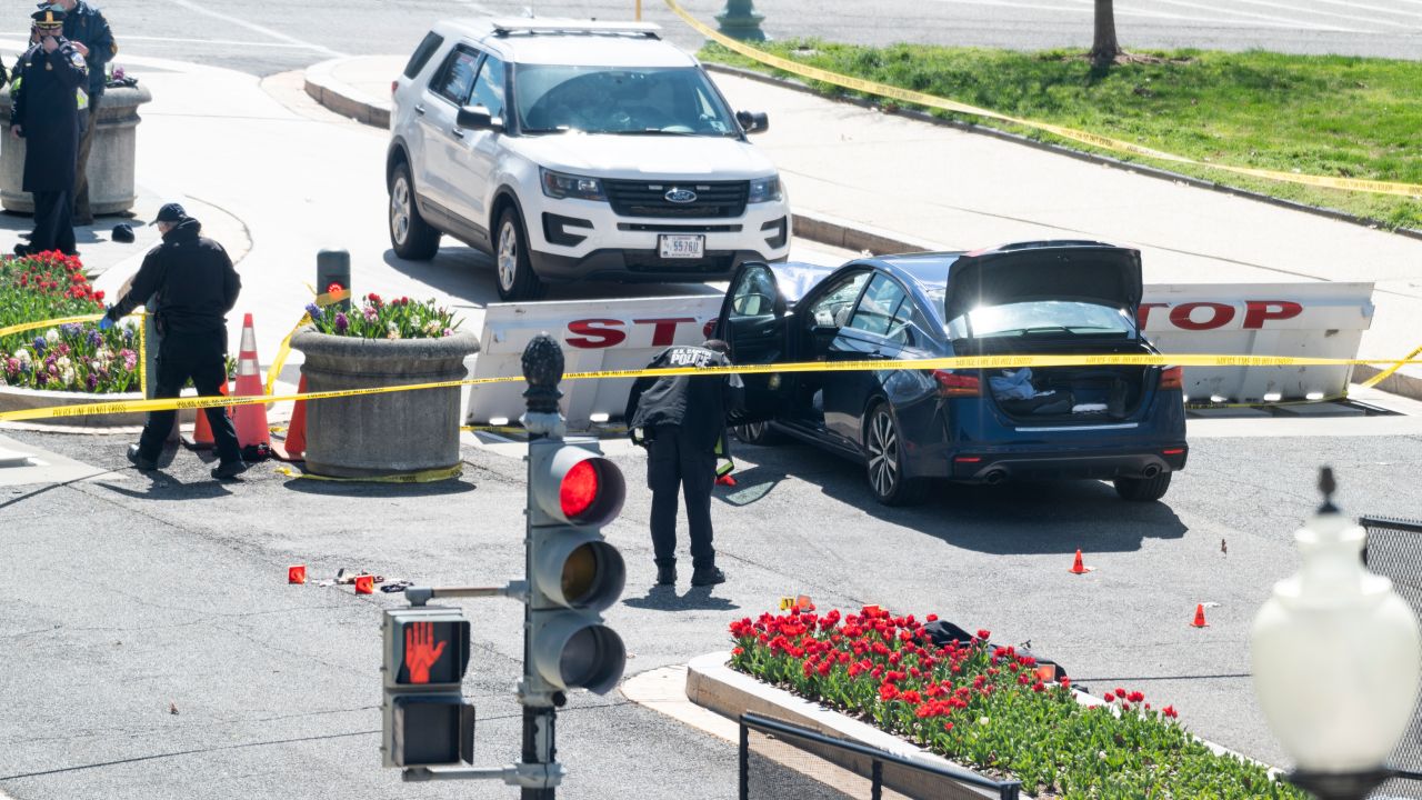 Us Capitol Police Officer Dies After Man Rams Car Into Barricade 5492