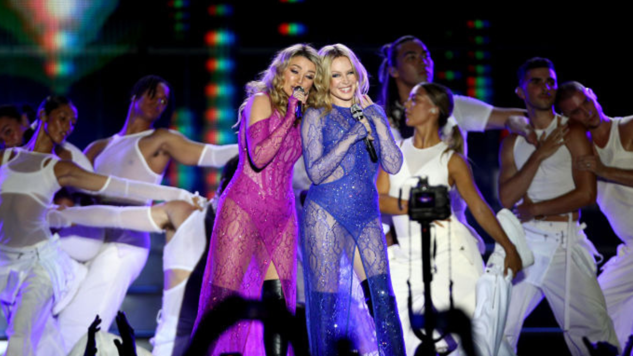 Kylie & Dannii Minogue Performed For The First Time Together In 8 Years