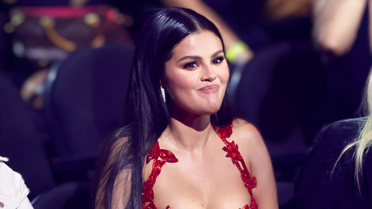 VMAs Cam Catches Selena Gomez Scowling At Chris Brown Nom